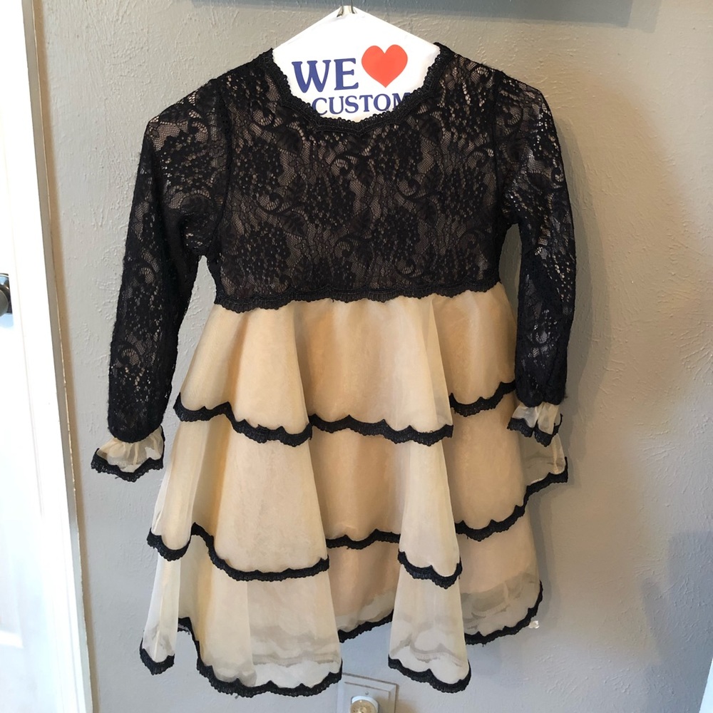 Girls lace dress